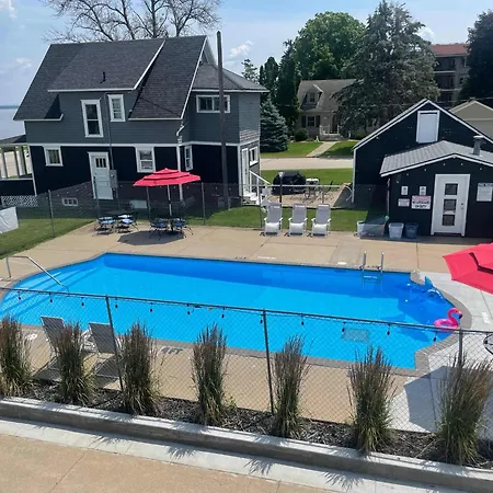 3 Bedroom Condo With Lake Pepin Views With Access To Shared Outdoor Pool